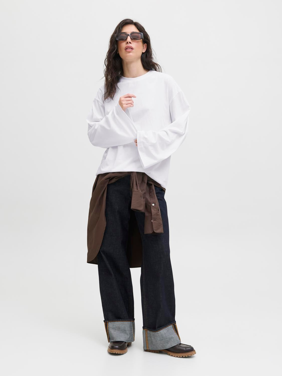 model_shot-front_full